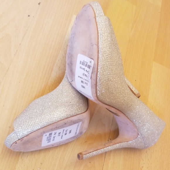 Badgley Mischka Peep Toe Platform Stilettos Gold - Picture 7 of 8